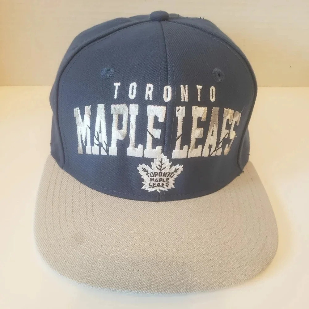 Adidas Toronto Maple Leafs NHL Mens Blue/Gray Flat Bill Snapback Hat.